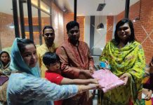 রূপগঞ্জে আরমান মোল্লার ঈদ উপহার পেল তৃতীয় লিঙ্গের নারীরা