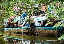 শেরপুরে যাত্রীবাহী বাস পুকুরে পড়ে আহত ২০, নিখোঁজ শিশু