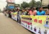 রূপগঞ্জে ফল ব্যবসায়ী হত্যার বিচারের দাবিতে এলাকাবাসীর মানববন্ধন ও বিক্ষোভ মিছিল